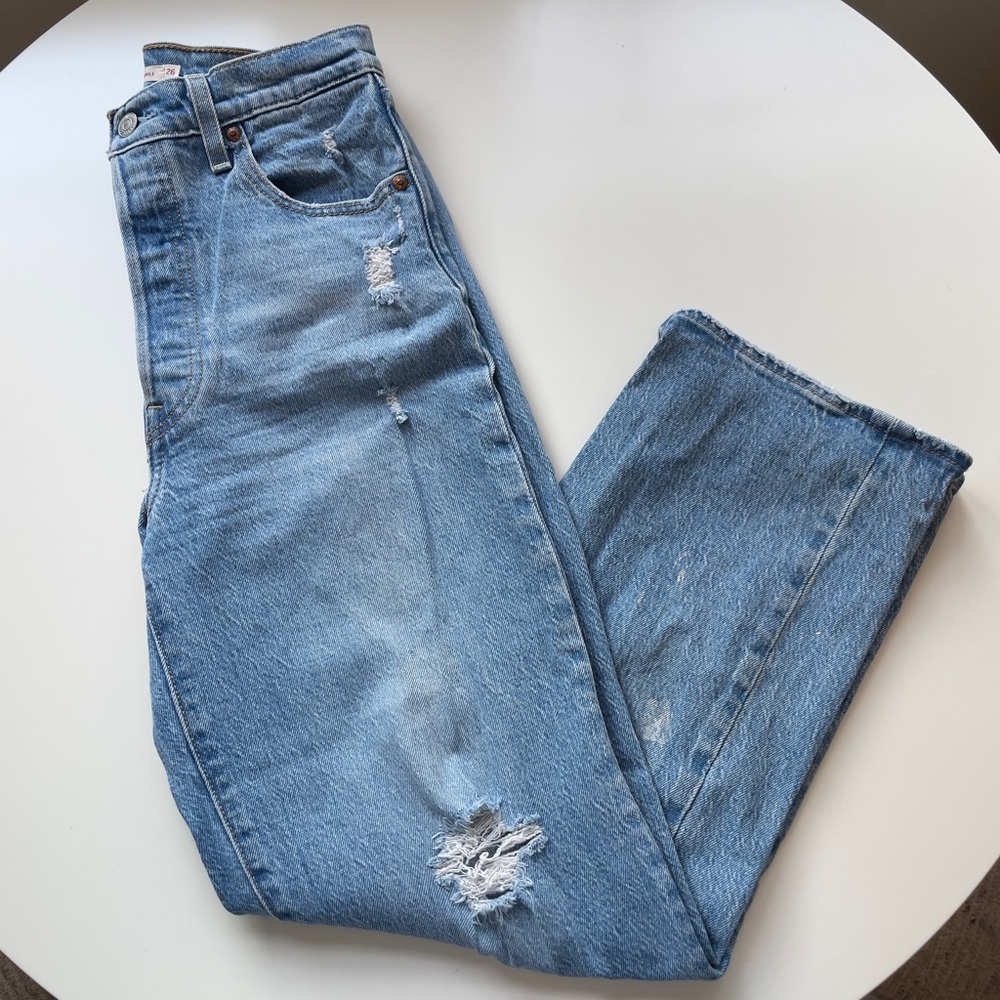 Levi’s Ribcage Straight Ankle Women’s Jeans (Light Wash)